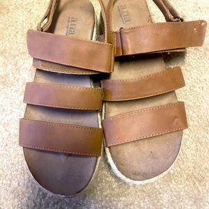 STUNNING ANA CARMINE PLATFORM WEDGE SANDALS